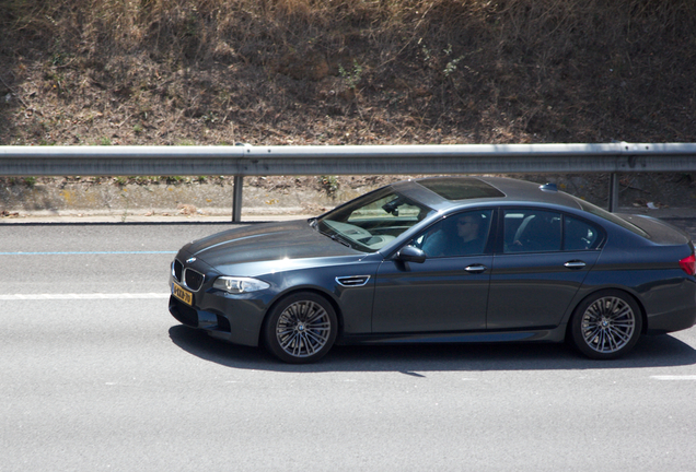 BMW M5 F10 2011