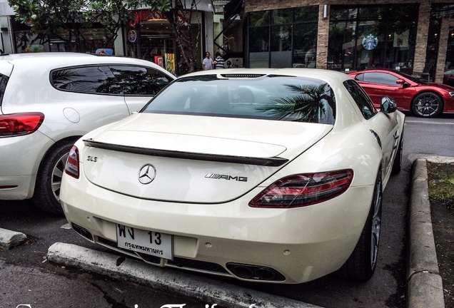 Mercedes-Benz SLS AMG