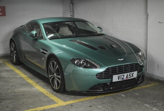 Aston Martin V12 Vantage