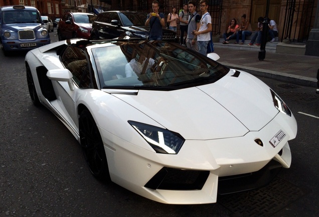 Lamborghini Aventador LP700-4 Roadster