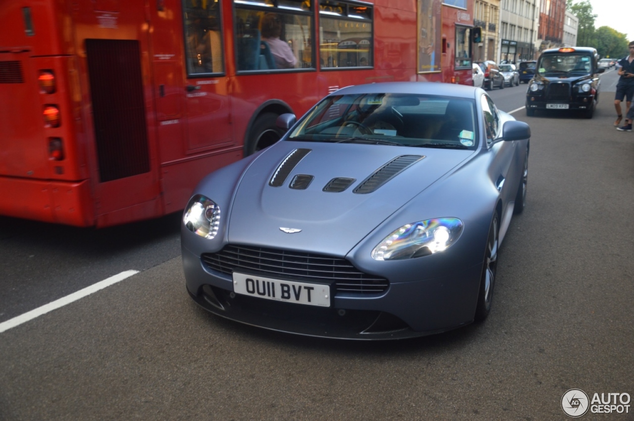 Aston Martin V12 Vantage