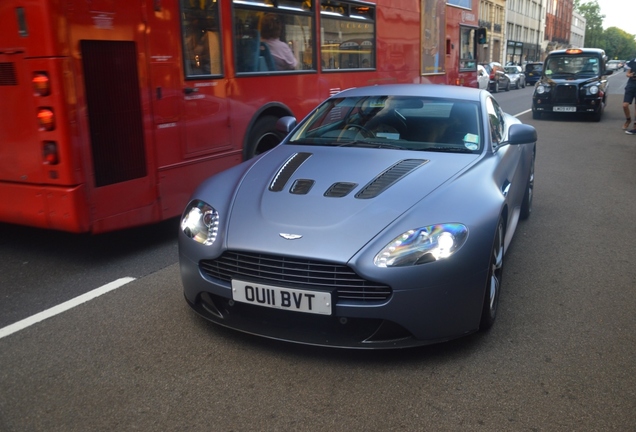 Aston Martin V12 Vantage