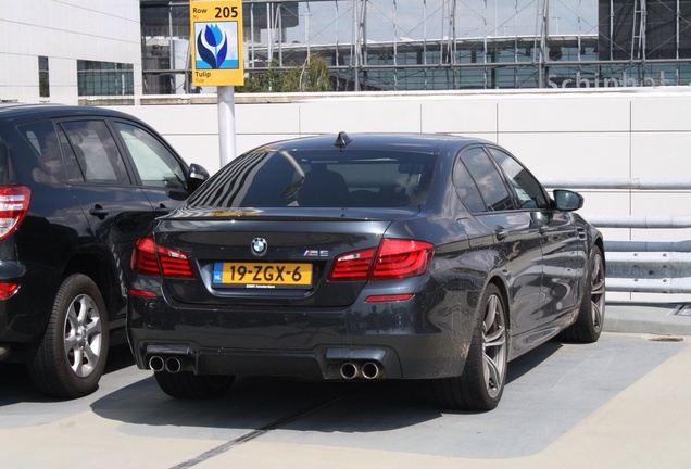 BMW M5 F10 2011