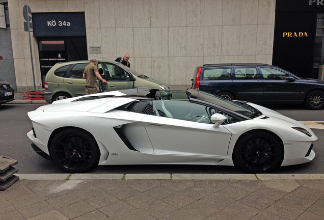 Lamborghini Aventador LP700-4 Roadster