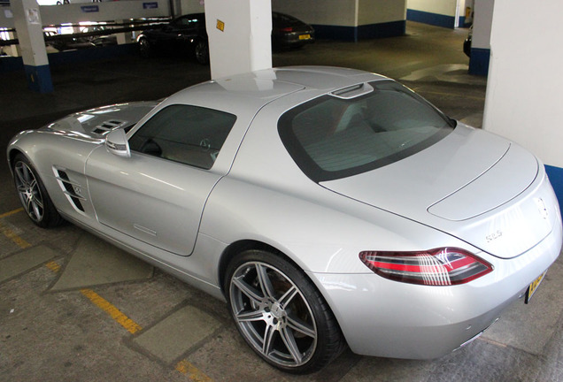 Mercedes-Benz SLS AMG