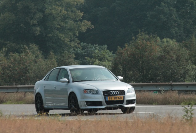 Audi RS4 Sedan