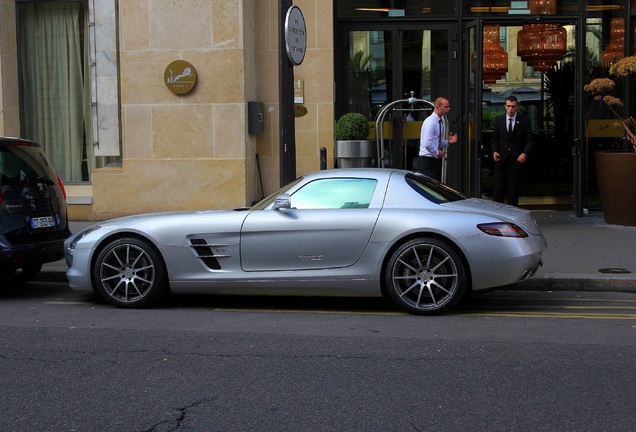 Mercedes-Benz SLS AMG