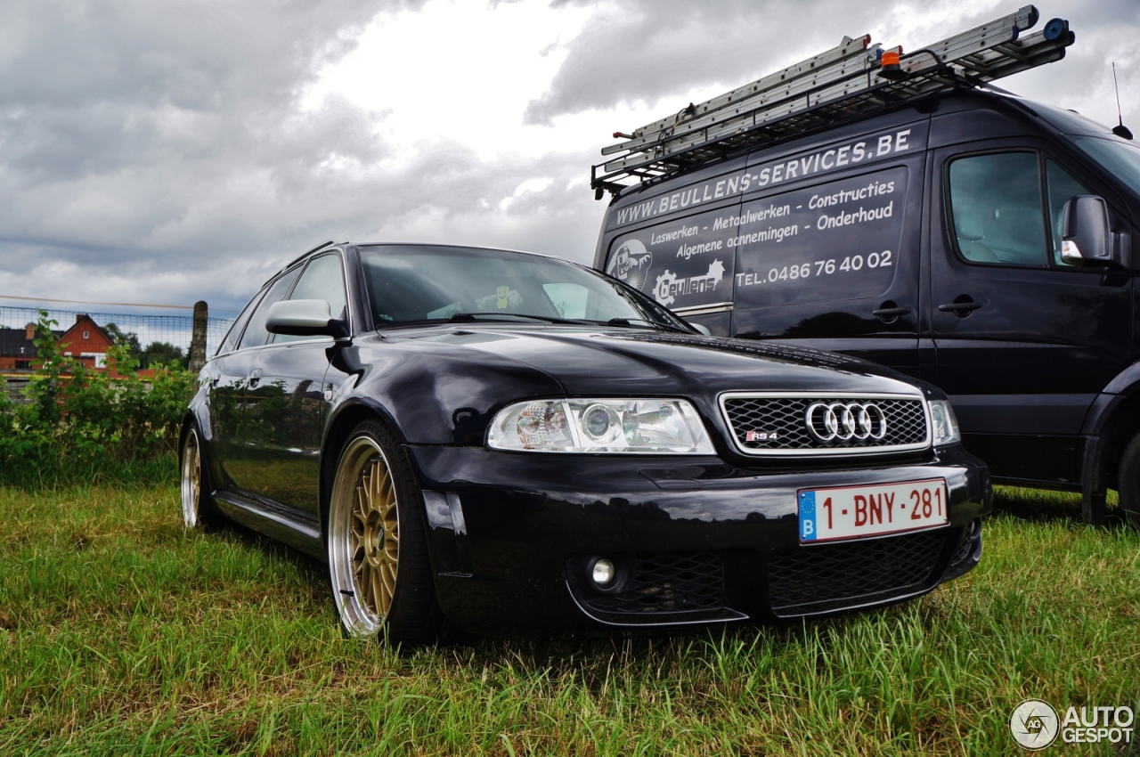 Audi RS4 Avant B5