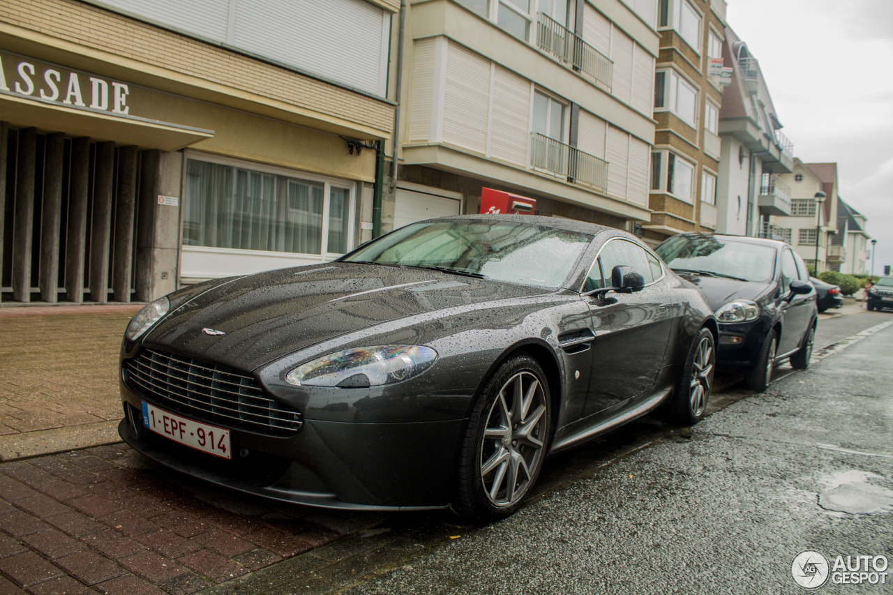 Aston Martin V8 Vantage 2012