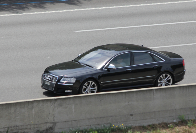 Audi S8 D3