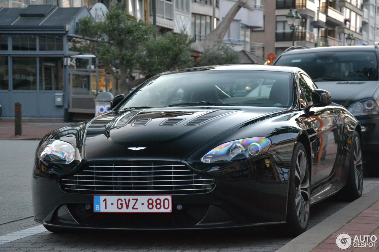 Aston Martin V12 Vantage Carbon Black Edition