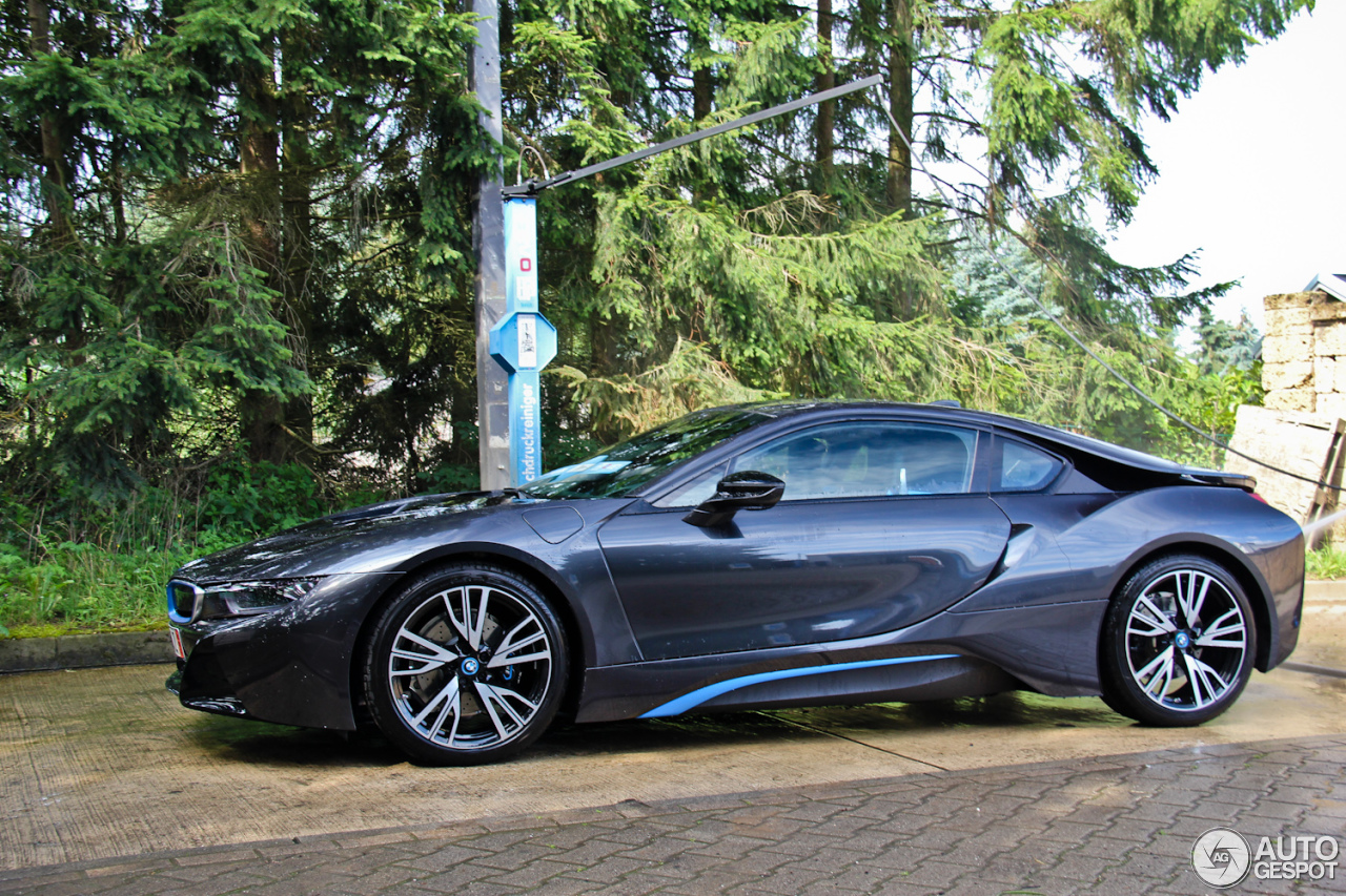 BMW i8