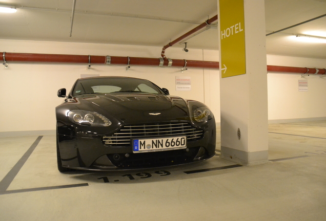 Aston Martin V12 Vantage