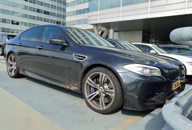 BMW M5 F10 2011