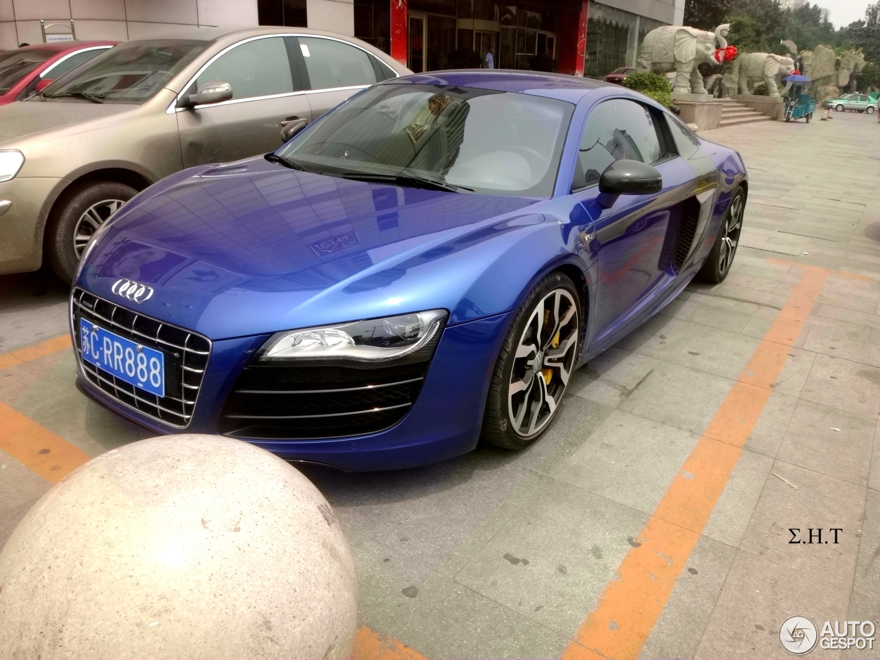 Audi R8 V10