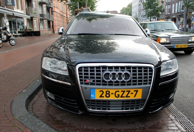 Audi S8 D3