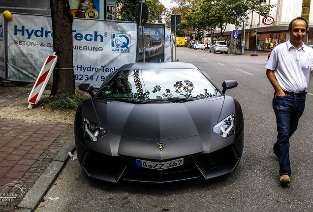 Lamborghini Aventador LP700-4