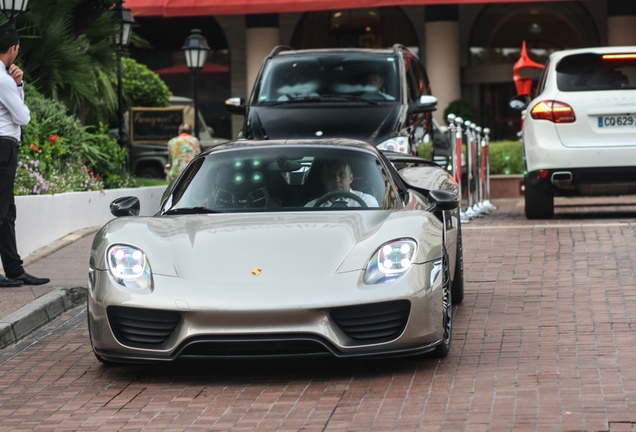 Porsche 918 Spyder Weissach Package