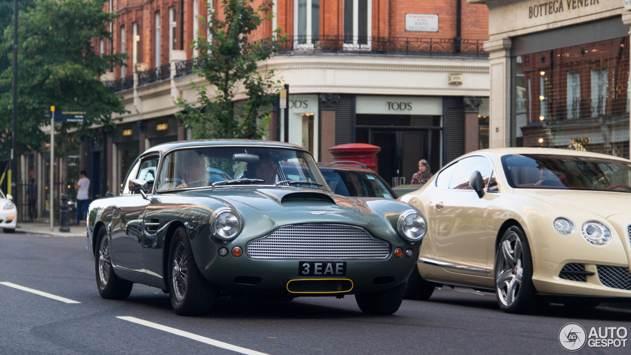 Aston Martin DB4