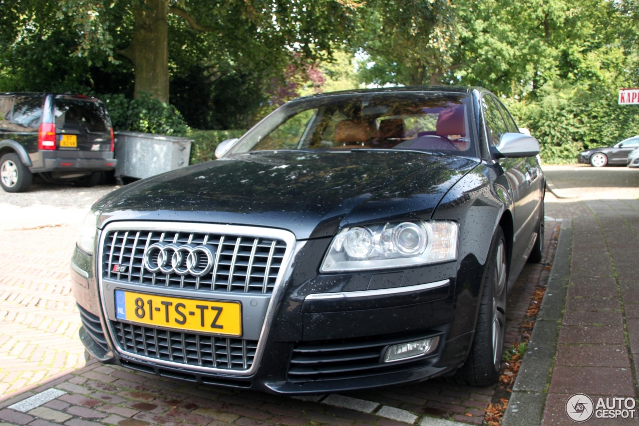 Audi S8 D3