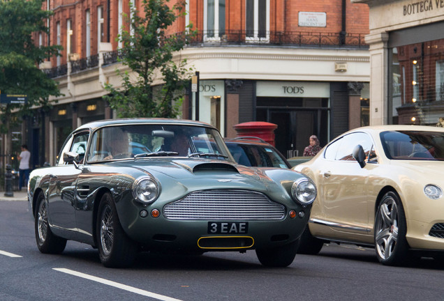 Aston Martin DB4