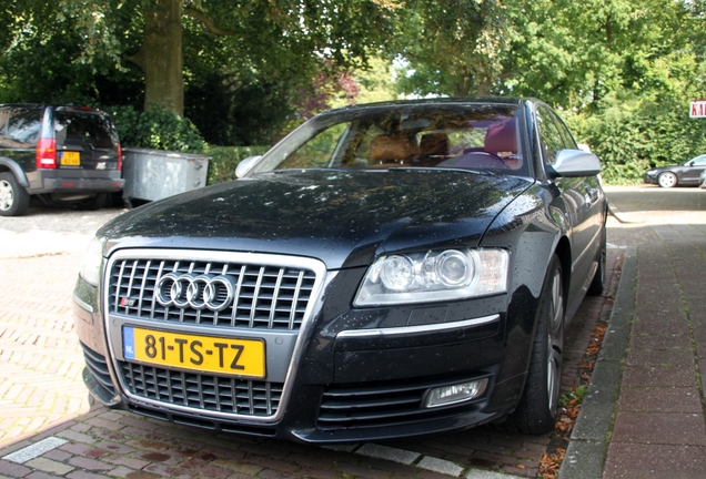 Audi S8 D3