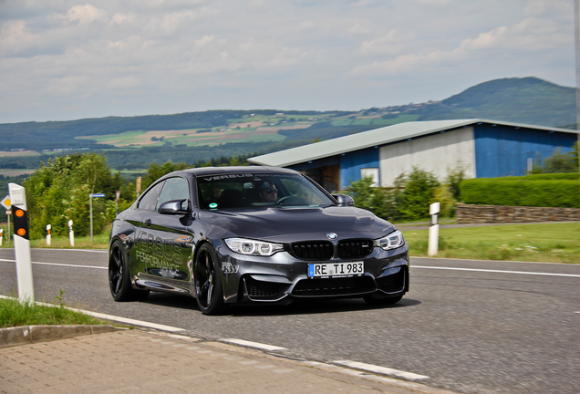 BMW M4 F82 Coupé Versus Performance