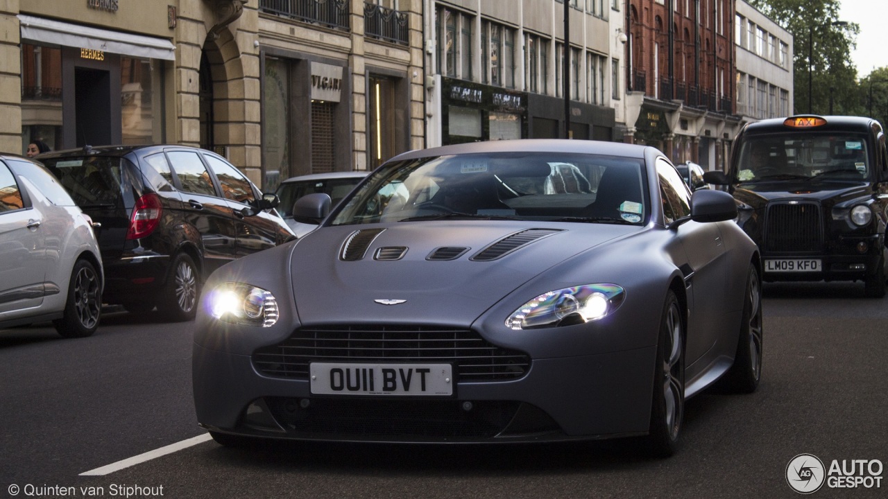 Aston Martin V12 Vantage