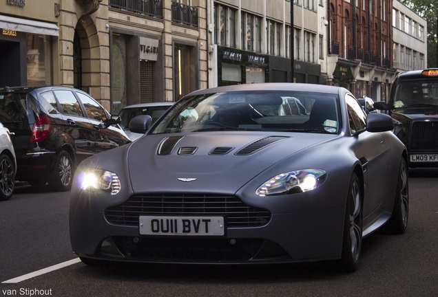 Aston Martin V12 Vantage