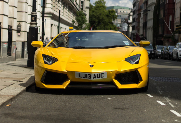 Lamborghini Aventador LP700-4