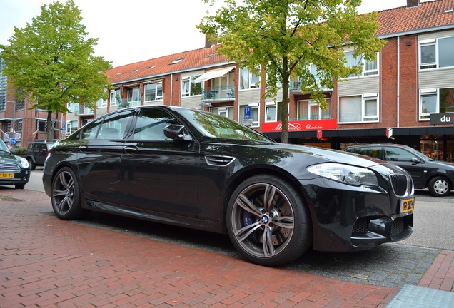 BMW M5 F10 2011