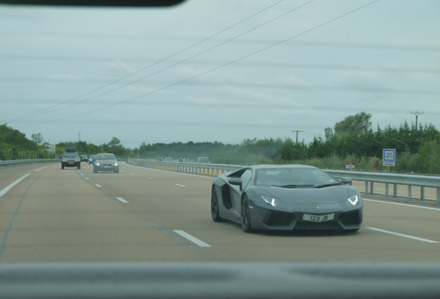 Lamborghini Aventador LP700-4