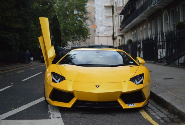 Lamborghini Aventador LP700-4