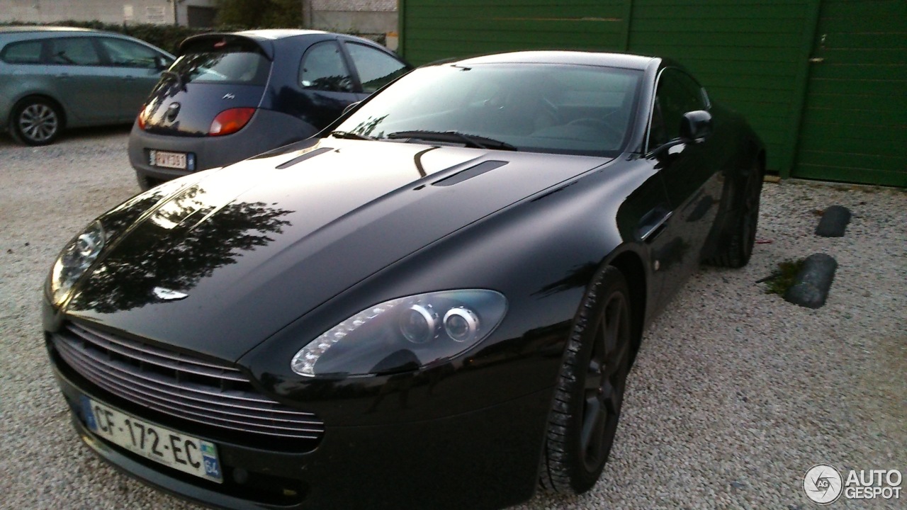 Aston Martin V8 vantage