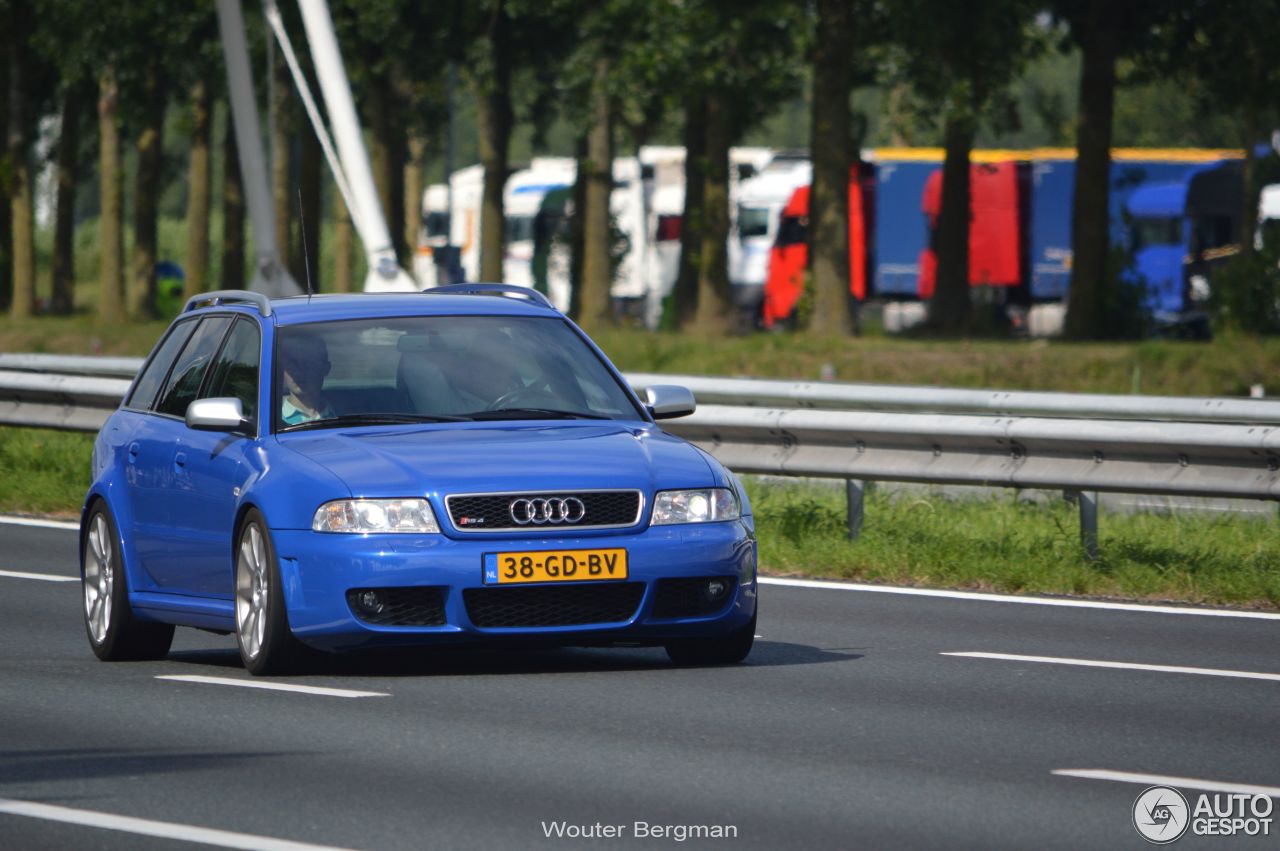 Audi RS4 Avant B5