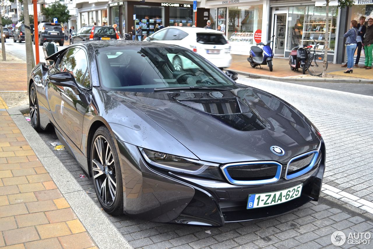 BMW i8