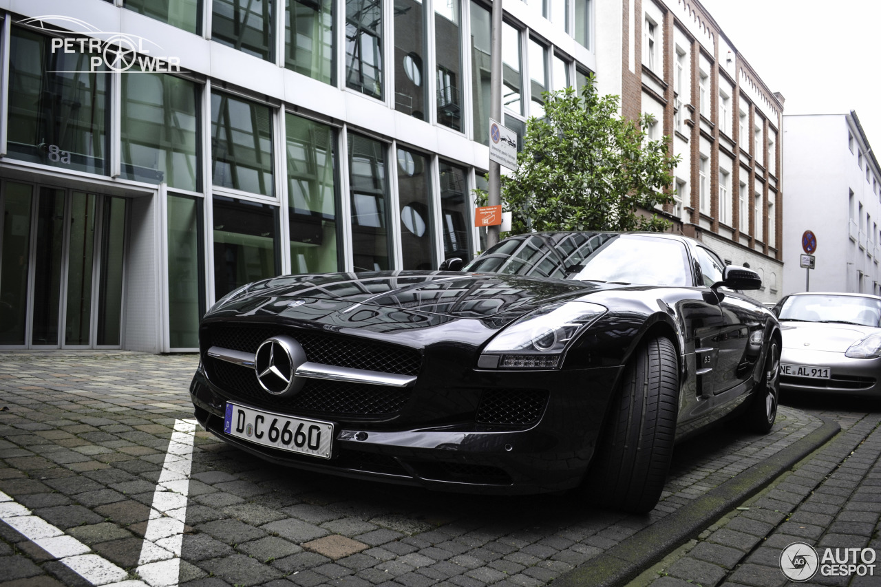 Mercedes-Benz SLS AMG