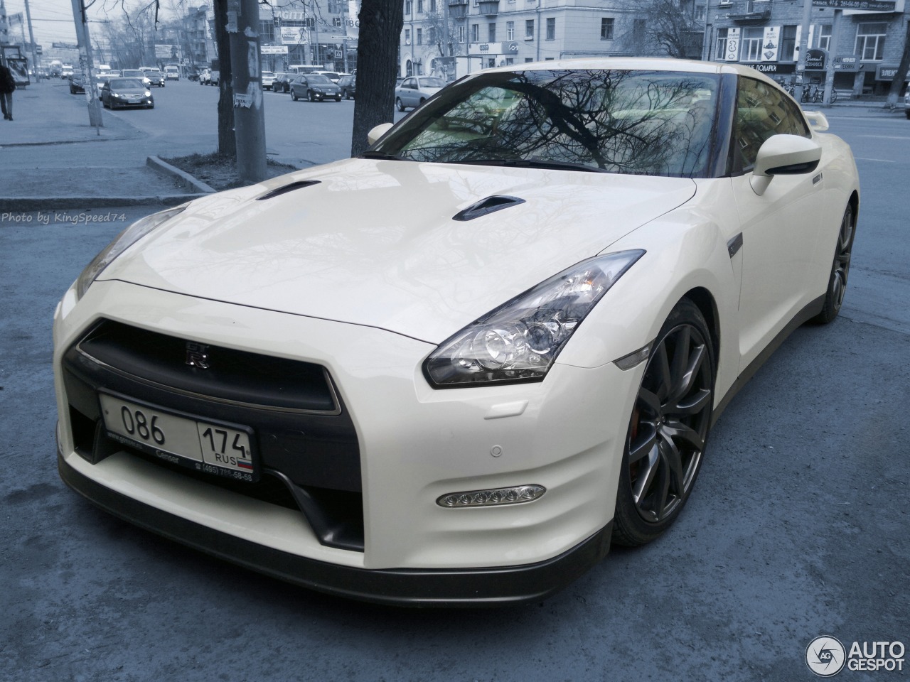 Nissan GT-R 2012