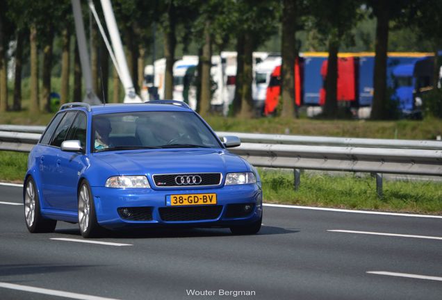 Audi RS4 Avant B5