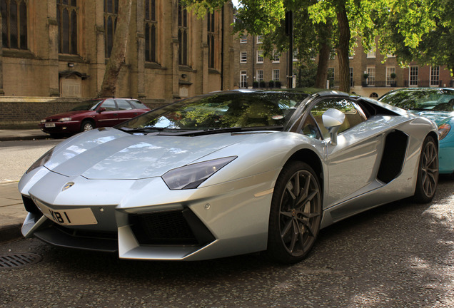 Lamborghini Aventador LP700-4 Roadster