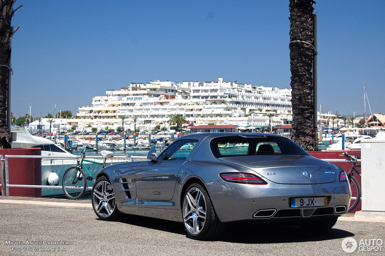 Mercedes-Benz SLS AMG