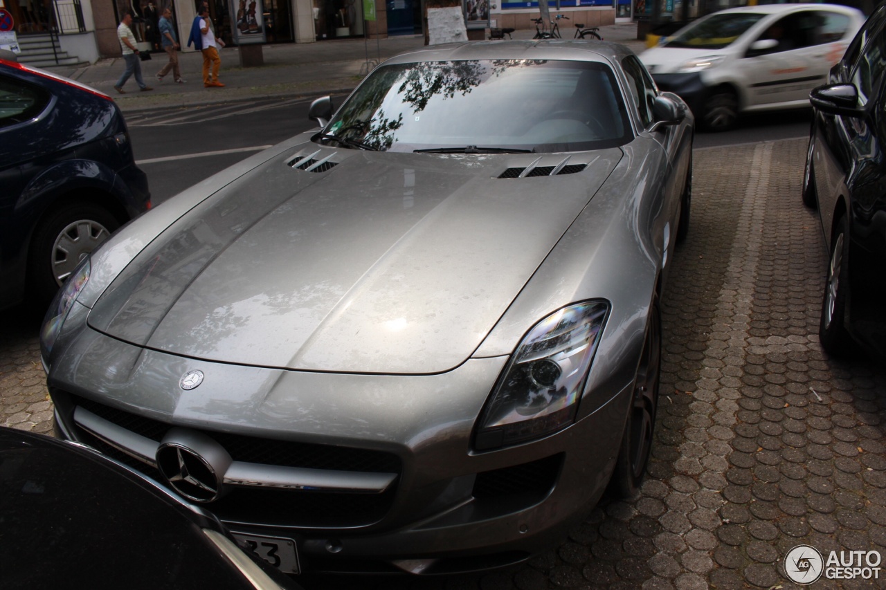 Mercedes-Benz SLS AMG