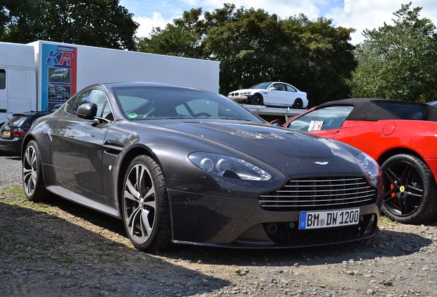 Aston Martin V12 Vantage