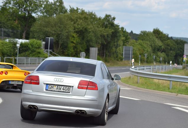 Audi S8 D3