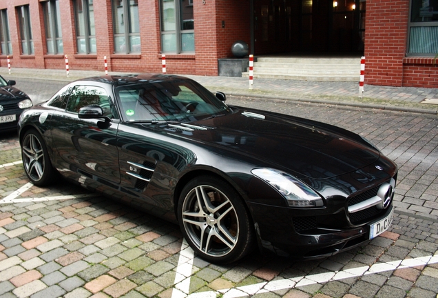 Mercedes-Benz SLS AMG