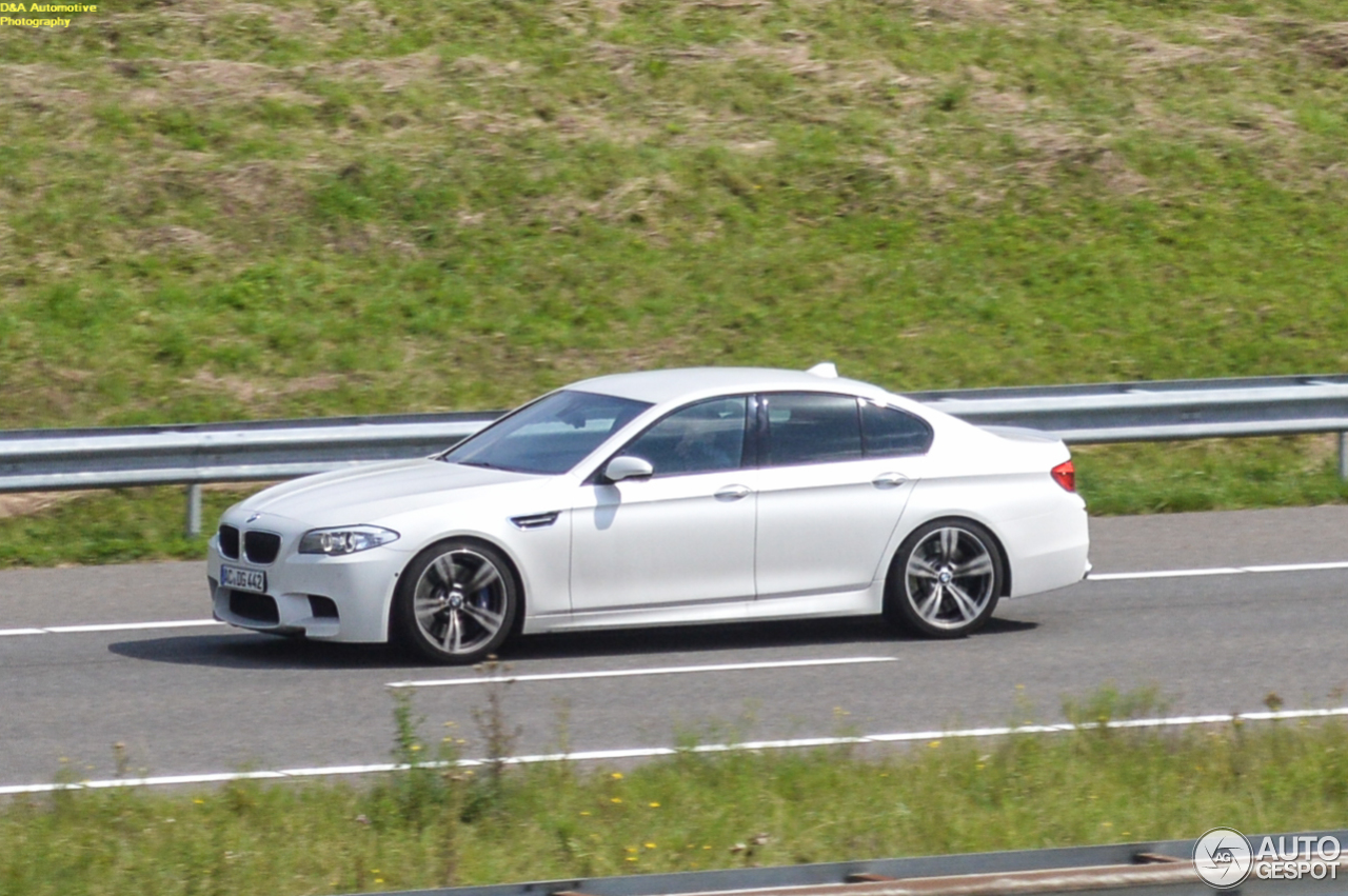 BMW M5 F10 2011