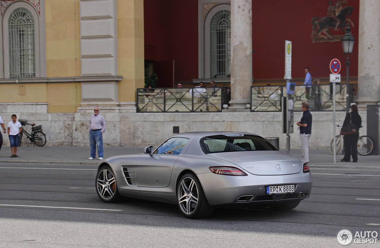 Mercedes-Benz SLS AMG