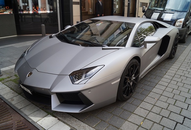 Lamborghini Aventador LP700-4