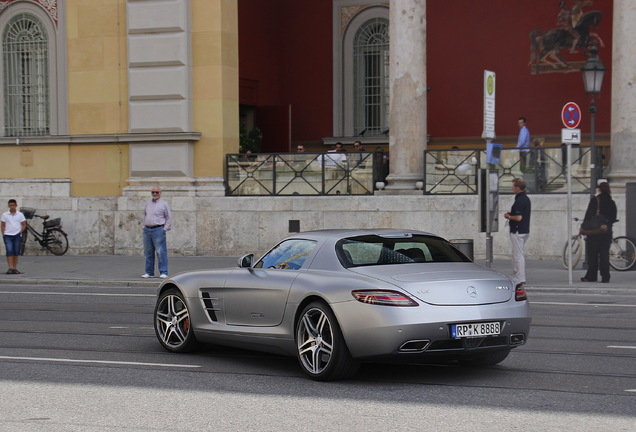 Mercedes-Benz SLS AMG