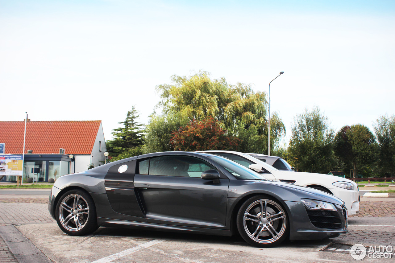 Audi R8 V10